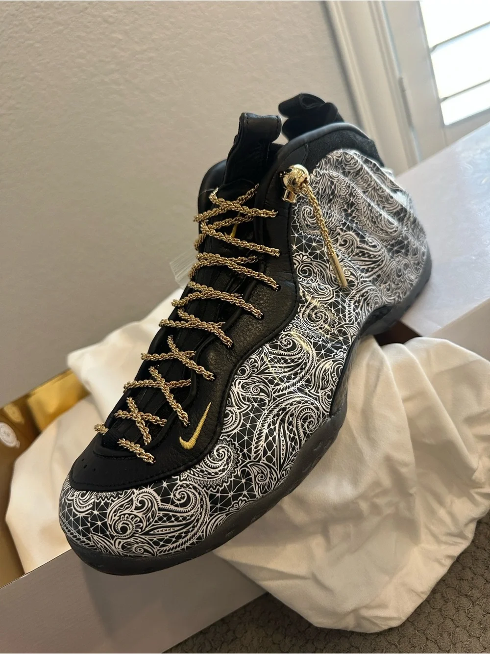 Nike Foamposite Victor Solomon Black, Gold & White Sneaker